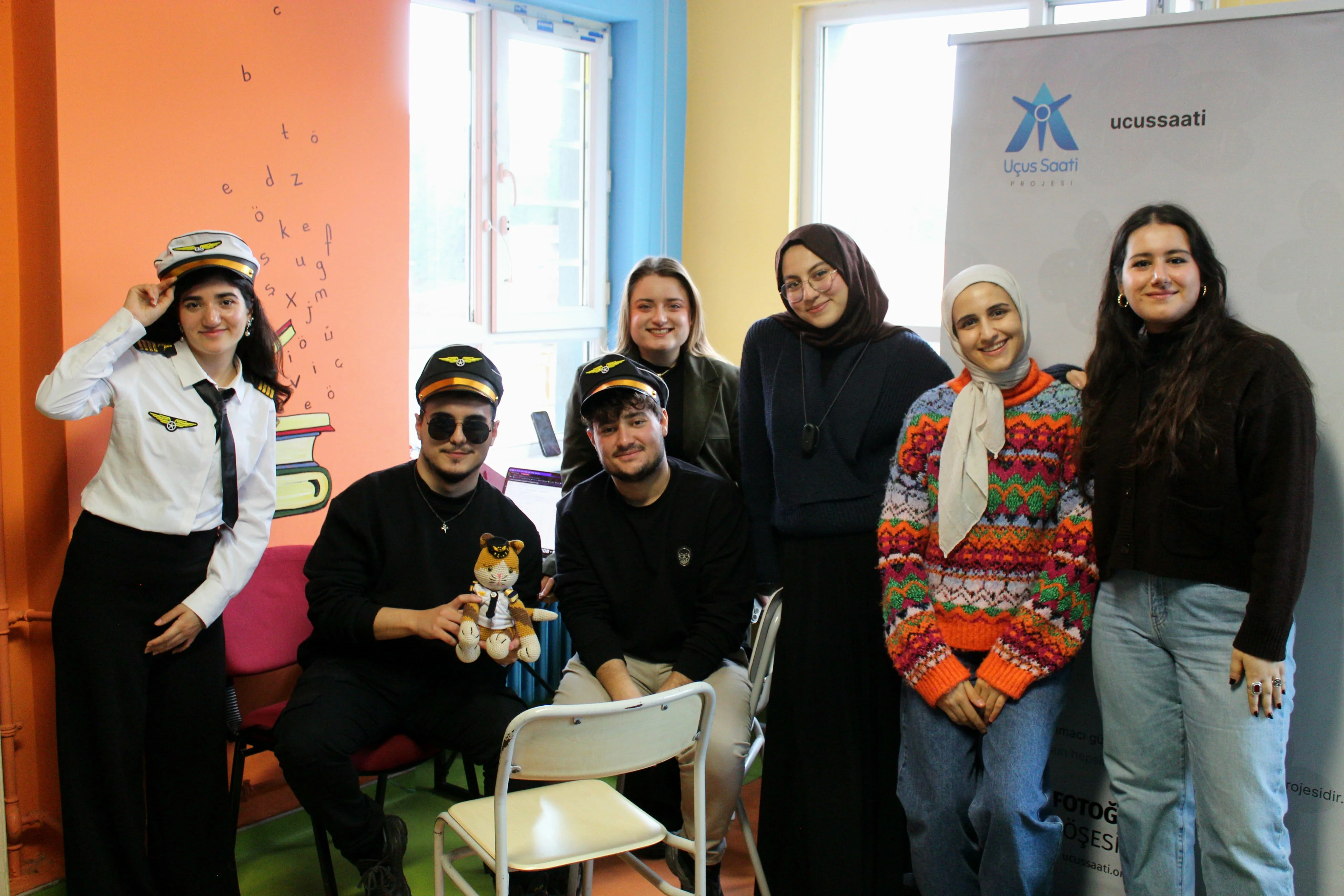 Uçuş Saati Projesi - uçuş simülasyonuna hazırlanan ilkokul öğrencisi