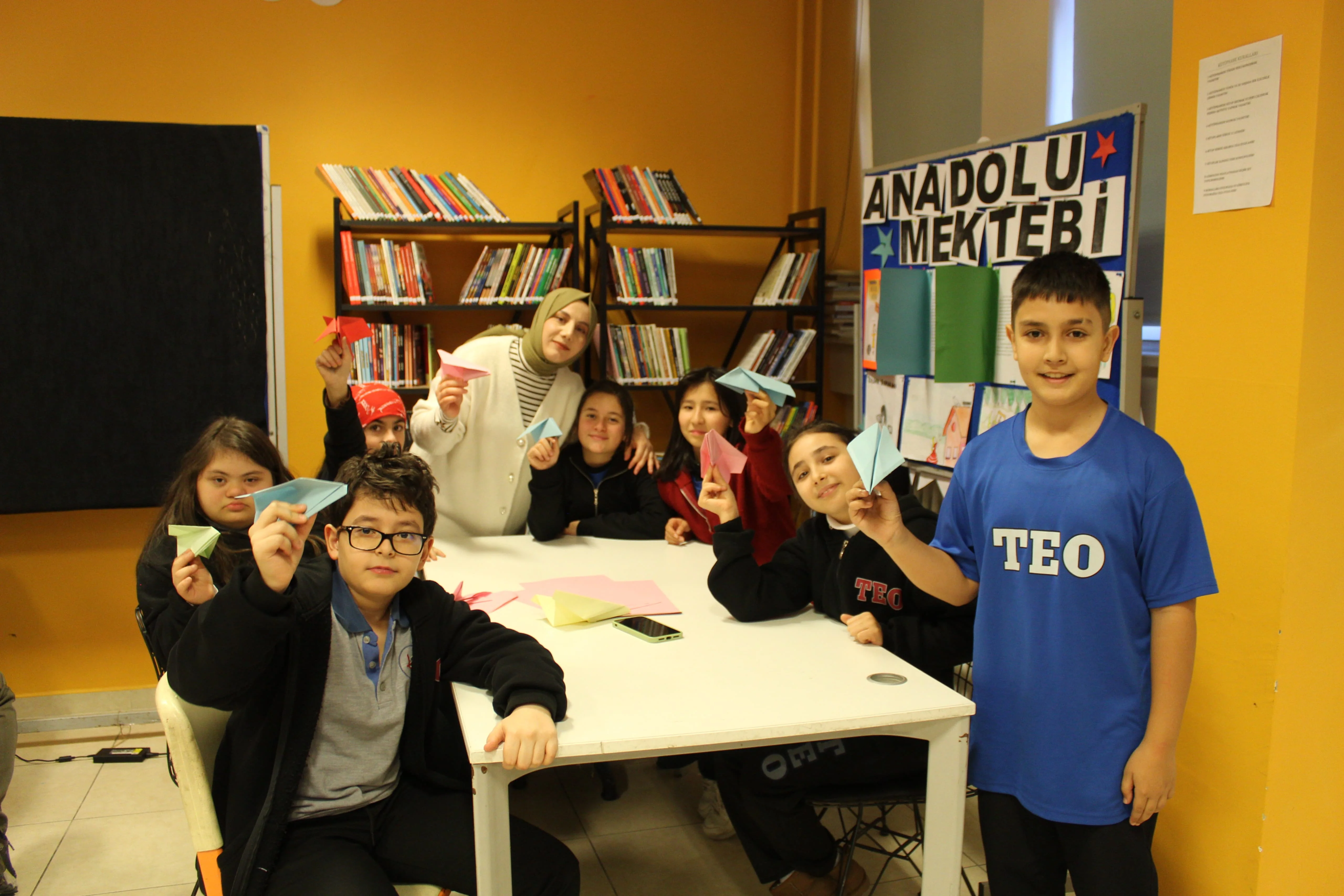 Uçuş simülatörü deneyimi ilkokul etkinliği